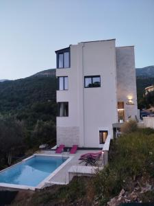 Cozy Studio With Pool and Sea View at Kamenovo Beach