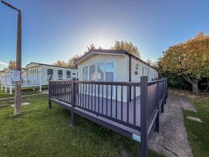 Homely 7 Berth Caravan At Manor Park In Hunstanton, Norfolk Ref 23018B