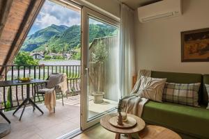 Kreuzwegerhof Nals - Apartments with Pool and Air Conditioning near Merano & Bolzano