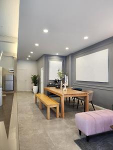 Nice 2-storey townhouse in local neighborhood area