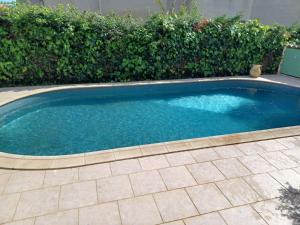 Maison de vacances avec grande piscine près de la mer