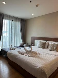 The Astra condo near night market in town