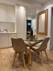 2BR Apartment Glyfada Near Beach & Parking