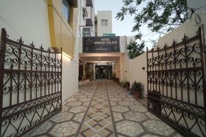 Hotel Uddhav Palace