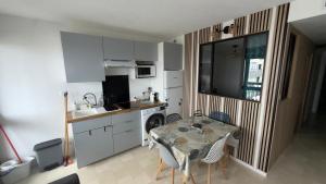 VUE OCÉAN Appartement T3 climatisé Centre Penon Accès plage à pied 3 e étage sans ascenseur
