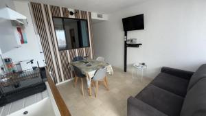VUE OCÉAN Appartement T3 climatisé Centre Penon Accès plage à pied 3 e étage sans ascenseur