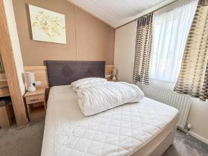 Beautiful Lodge At Manor Park Nearby Hunstanton Beach Ref 23021C