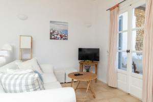Cycladic Boungainvillea Home