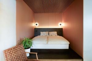 Wims - Romantic studio with private jacuzzi, garden & parking
