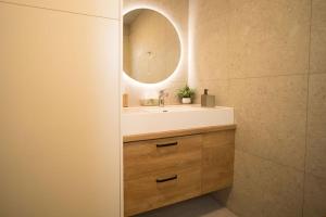 Wims - Romantic studio with private jacuzzi, garden & parking