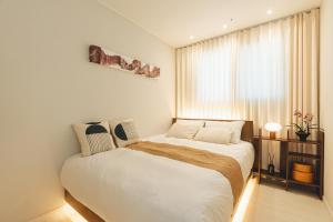Hongdae Station 5min 8F City View Apartment 2BR for 6