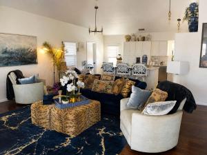 Luxury 2BR Retreat - Hot Tub and Medina River Access