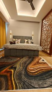 Modern Cozy Couple Friendly Stay with yoga sofa
