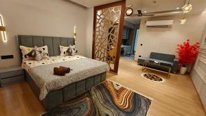 Modern Cozy Couple Friendly Stay with yoga sofa
