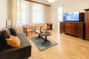 BNB Ivy House Apartment with balcony