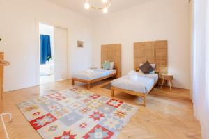 BNB Ivy House Apartment with balcony