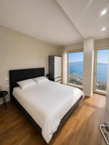 F Place-Sea View Apartment