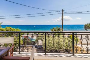 10 Steps to the beach by Rentals Pro - Kalives Halkidiki