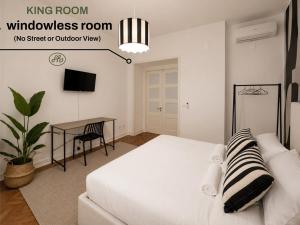 1E- Walk Everywhere from Lisbons Most Iconic Neighborhoods, Rossio, Chiado, Baixa and Liberty Avenue