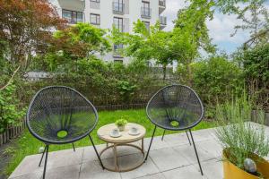 Bright Apartment with a Garden Near the PGE Narodowy by Noclegi Renters
