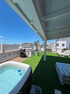 Flower Apartment 5th floor - terrace and jaccuzi Golem beach