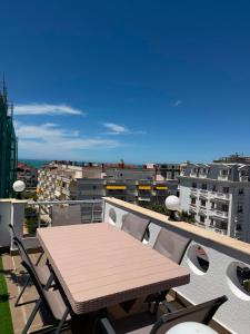 Flower Apartment 5th floor - terrace and jaccuzi Golem beach