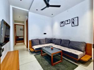 Premium 2BHK Stay in Vijay Nagar - Free Parking & WiFi