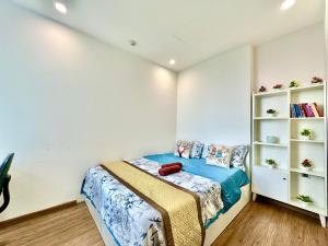 Luxury 2-Bedroom Apartment with Full Amenities at Vinhomes Green Bay Hanoi Vietnam