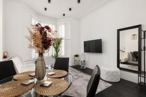 Modern 2BDR in Kensington 2 min Walk to Tube
