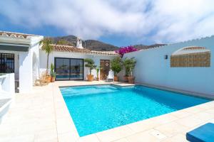 Villa La Casita- Private Pool & Walk to Beach