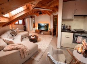 Alpine Home with Lounge - 10 min from St Moritz