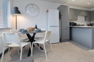 Open Mind Property - Spacious 2BR Flat City Views