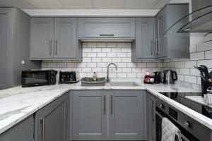 Open Mind Property - Spacious 2BR Flat City Views