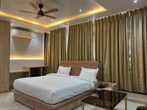 The Barrel House, Varanasi