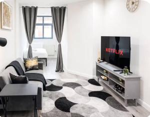 1-bed APT Near LRI NHS CityCenter Sleeps 5