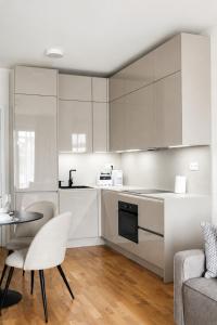 Metropolis - Infiniti Apartment - FREE PARKING
