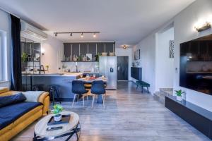 La casa Mayla-family oasis with garden,gym,ps5 & parking