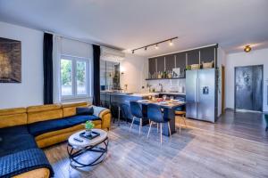 La casa Mayla-family oasis with garden,gym,ps5 & parking