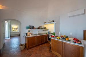 Sea Views, Private Garden in the Heart of Praiano