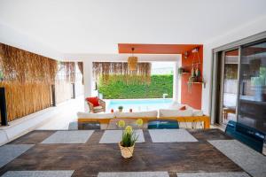 Luxury Vacation Seaside Villa with Privacy