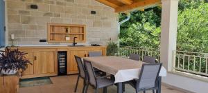Villa Mare - Island Krk, traditional Stone house with pool