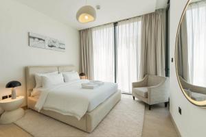 Crest Grande 39th Floor Apartment with City Views