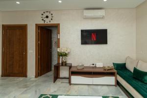 Family friendly and spacious appartment with cosy Patio, private parking and airconditioning near the beach, harbour and restaurants!