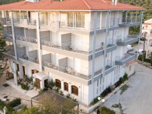 Kaiafas Lake Hotel
