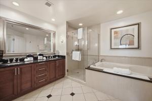 MGM SIGNATURE - Strip View Suite- FREE valet parking