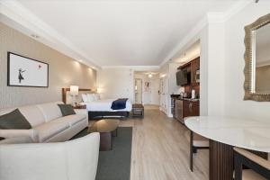 MGM SIGNATURE - Strip View Suite- FREE valet parking