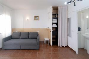 WELCS ESTUDIOS MADRAGUE en LAlmadrava primera linea de mar
