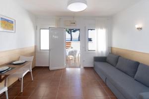 WELCS ESTUDIOS MADRAGUE en LAlmadrava primera linea de mar