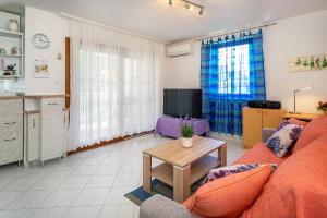 Apartment Anka with Balcony