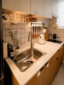 NEW Luxury Hideout !! Jamsil, KSPO DOME, Lotte World, Free Netflix